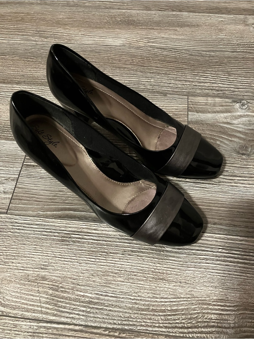 🌸 Hush Puppies Black Patent Heels with Gray Band